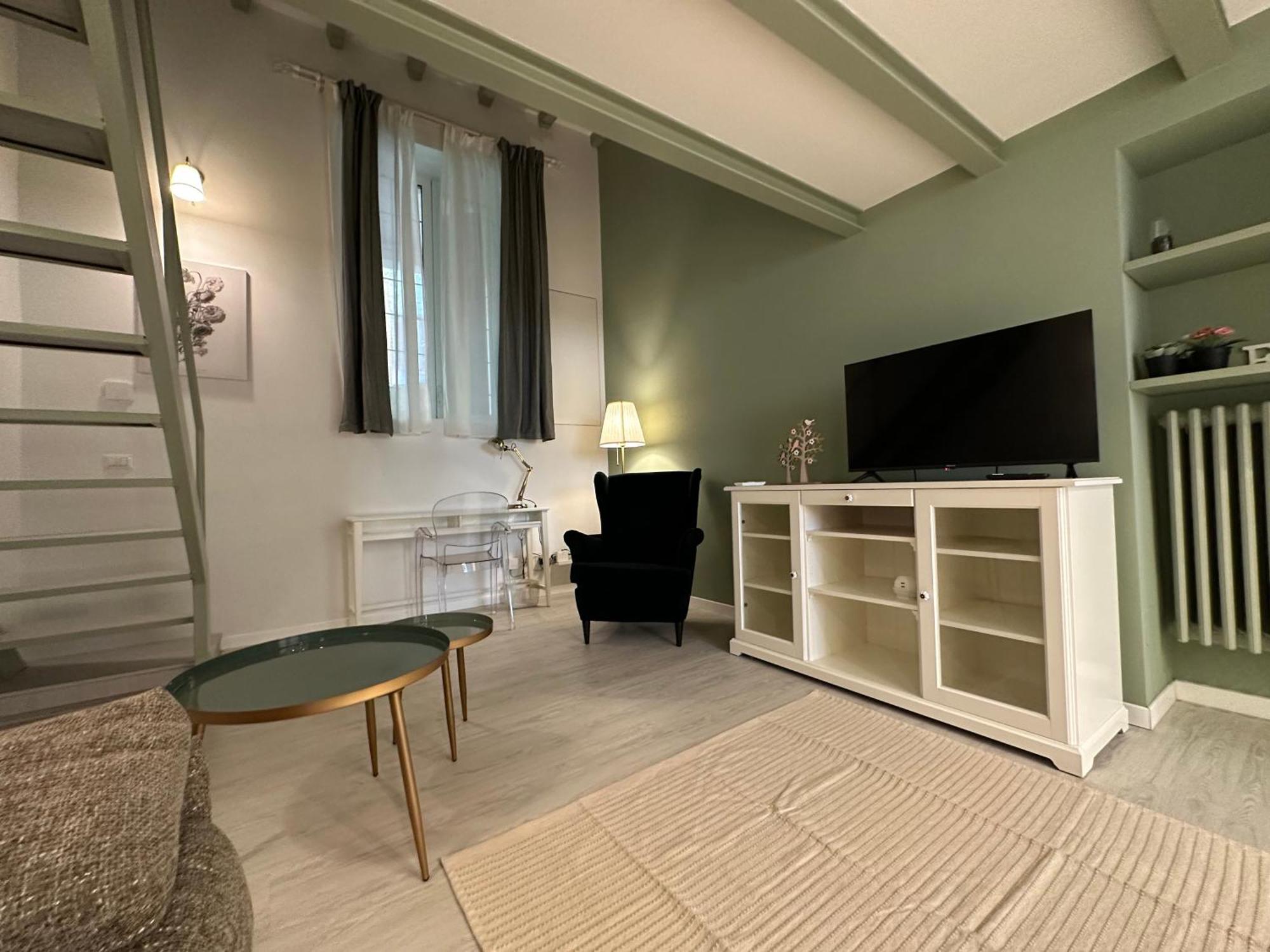 Flowers, A Cozy Suite In Milan Exterior photo