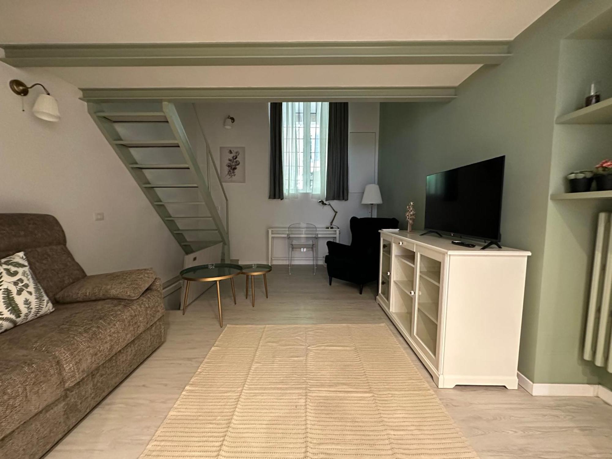 Flowers, A Cozy Suite In Milan Exterior photo